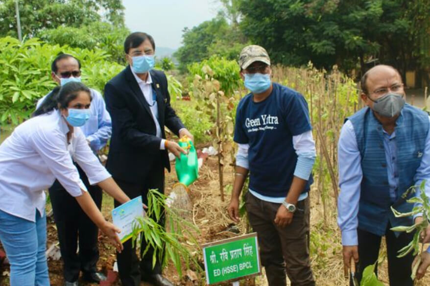 The team of Green Yatra planting saplings near LTT in Mumbai. Image credit: Green Yatra.