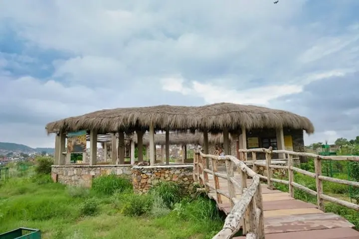 The visitors center at Kishan Bagh. Notice the kheemp thatched roofs as designed by Architect Golak Khandaul. Image credit: The Making of Kishanbagh Facebook page